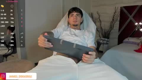 Snapshot of jamesdekker chatting on October 1, 9:19 pm jamesdekker online show from October 1, 9:19 pm