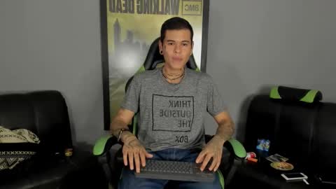 Jamesinked  online show from February 3, 9:29 pm