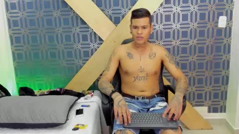 Jamesinked  online show from December 31, 4:35 pm