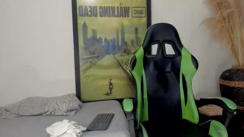 Jamesinked  online show from January 8, 7:30 pm