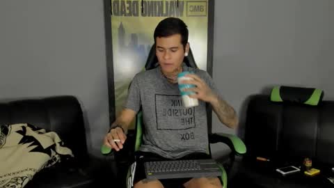 Jamesinked  online show from February 24, 10:14 pm