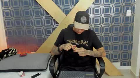 Jamesinked  online show from January 9, 4:17 pm