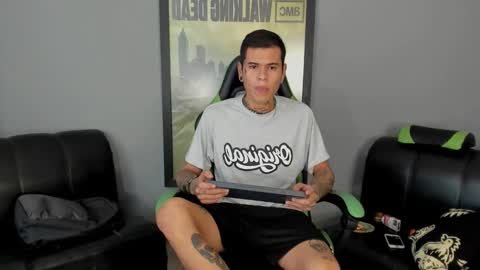 Jamesinked  online show from January 31, 6:36 pm