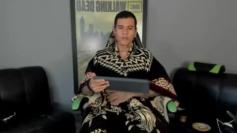 Jamesinked  online show from January 30, 6:32 pm