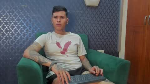 Jamesinked  online show from October 6, 6:23 pm
