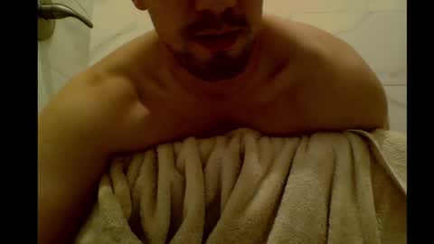Snapshot of jamesnewtron chatting on December 4, 4:21 am jamesnewtron online show from December 4, 4:21 am