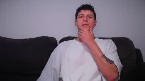 Snapshot of jamesss____ chatting on February 17, 7:10 pm jamesss____ online show from February 17, 7:10 pm