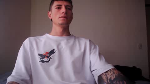 Snapshot of jamesss____ chatting on December 14, 6:09 pm jamesss____ online show from December 14, 6:09 pm