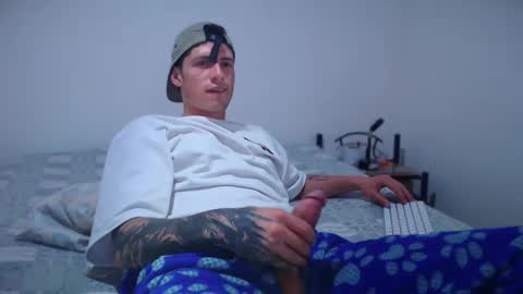 Snapshot of jamesss____ chatting on February 11, 5:26 am jamesss____ online show from February 11, 5:26 am