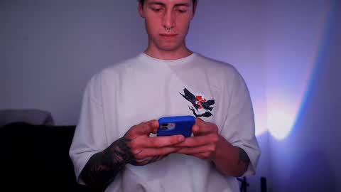 Snapshot of jamesss____ chatting on March 8, 6:24 pm jamesss____ online show from March 8, 6:24 pm