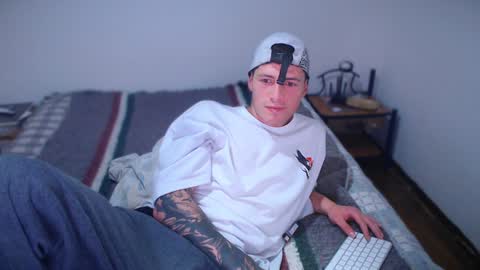 Snapshot of jamesss____ chatting on February 5, 6:04 pm jamesss____ online show from February 5, 6:04 pm
