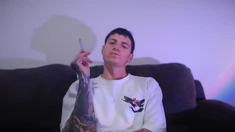 Snapshot of jamesss____ chatting on February 14, 7:12 pm jamesss____ online show from February 14, 7:12 pm