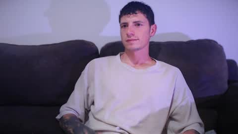 Snapshot of jamesss____ chatting on February 13, 12:24 am jamesss____ online show from February 13, 12:24 am
