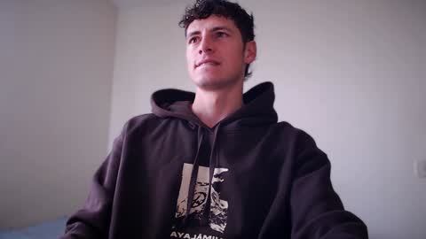 Snapshot of jamesss____ chatting on January 2, 2:46 pm jamesss____ online show from January 2, 2:46 pm