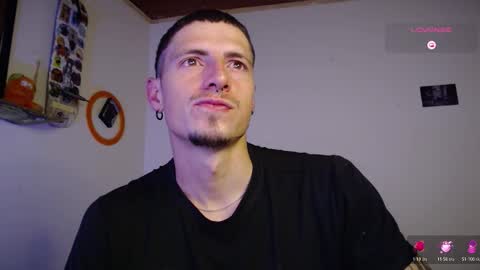 Snapshot of jamesss____ chatting on October 26, 12:12 am jamesss____ online show from October 26, 12:12 am