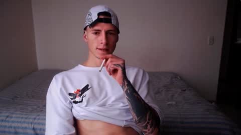 Snapshot of jamesss____ chatting on December 12, 3:05 pm jamesss____ online show from December 12, 3:05 pm