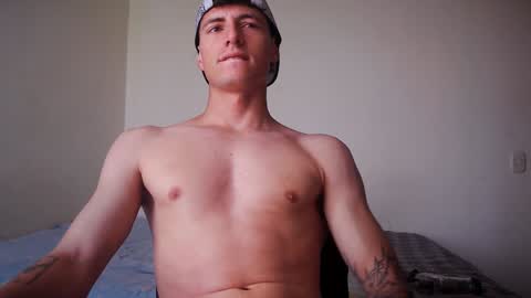 Snapshot of jamesss____ chatting on December 16, 4:05 pm jamesss____ online show from December 16, 4:05 pm