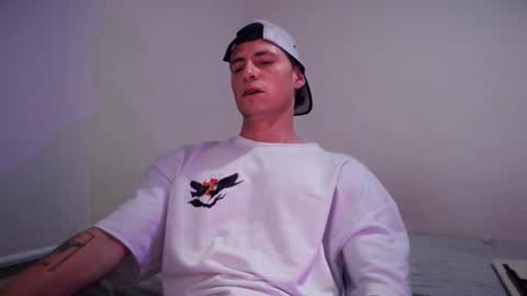 Snapshot of jamesss____ chatting on December 13, 2:21 am jamesss____ online show from December 13, 2:21 am