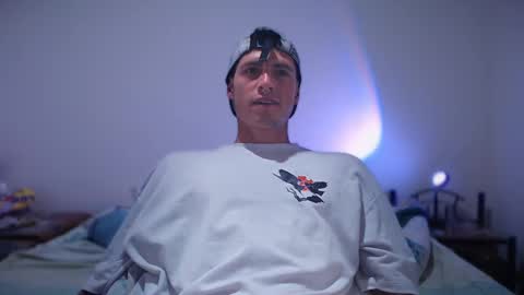 Snapshot of jamesss____ chatting on February 12, 3:51 am jamesss____ online show from February 12, 3:51 am
