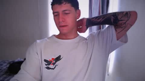 Snapshot of jamesss____ chatting on January 26, 1:47 pm jamesss____ online show from January 26, 1:47 pm