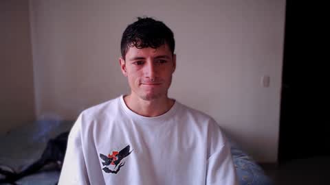 Snapshot of jamesss____ chatting on January 3, 4:27 pm jamesss____ online show from January 3, 4:27 pm