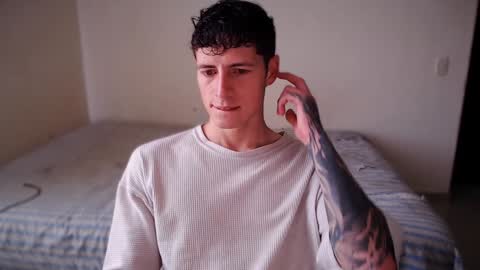Snapshot of jamesss____ chatting on January 8, 3:50 pm jamesss____ online show from January 8, 3:50 pm