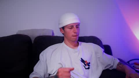 Snapshot of jamesss____ chatting on March 8, 3:37 am jamesss____ online show from March 8, 3:37 am