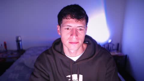 Snapshot of jamesss____ chatting on February 9, 3:32 am jamesss____ online show from February 9, 3:32 am
