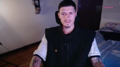 jamesss____ online show from November 25, 8:33 pm