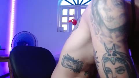 Snapshot of jammes_owen chatting on October 8, 7:07 pm Jammes. online show from October 8, 7:07 pm