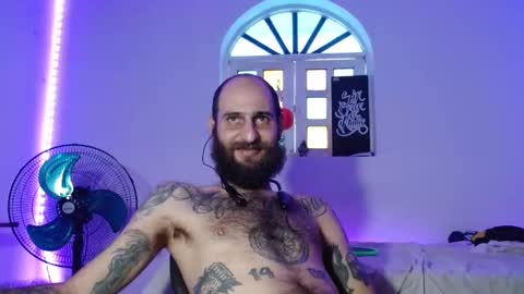Snapshot of jammes_owen chatting on October 9, 7:08 pm Jammes. online show from October 9, 7:08 pm