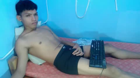 janlloyd04 online show from May 2, 7:33 am