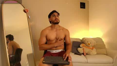 janomar01 online show from April 25, 1:36 pm