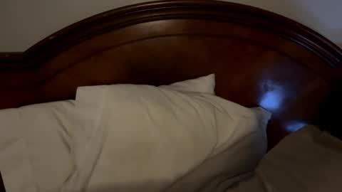 itshis10inchesforbitches online show from February 3, 7:02 am