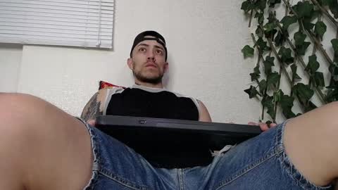 Snapshot of jasson_king01 chatting on January 7, 3:37 am JKing online show from January 7, 3:37 am