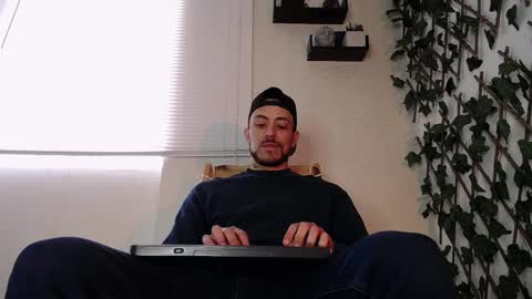 Snapshot of jasson_king01 chatting on February 11, 6:33 pm JKing online show from February 11, 6:33 pm
