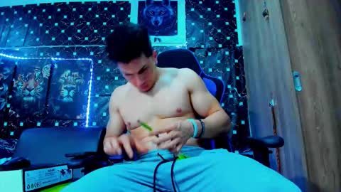 Snapshot of javiersexymann chatting on October 8, 12:04 am Javier online show from October 8, 12:04 am
