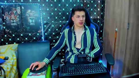 Snapshot of javiersexymann chatting on September 30, 9:29 pm Javier online show from September 30, 9:29 pm