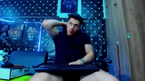 Snapshot of javiersexymann chatting on October 6, 11:42 pm Javier online show from October 6, 11:42 pm