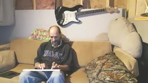 Snapshot of jay_short7863 chatting on December 6, 2:57 am O F jay short786 online show from December 6, 2:57 am