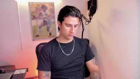 Snapshot of jayalvarrez_ chatting on October 24, 8:32 pm Jay Alvarrez online show from October 24, 8:32 pm