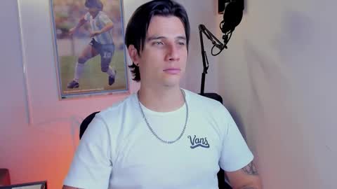 Snapshot of jayalvarrez_ chatting on October 26, 10:12 pm Jay Alvarrez online show from October 26, 10:12 pm