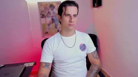 Snapshot of jayalvarrez_ chatting on October 31, 9:18 pm Jay Alvarrez online show from October 31, 9:18 pm