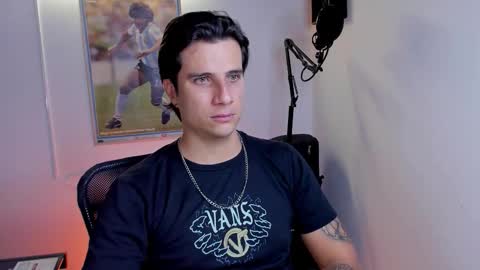 Snapshot of jayalvarrez_ chatting on October 27, 10:12 pm Jay Alvarrez online show from October 27, 10:12 pm