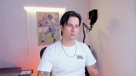 Snapshot of jayalvarrez_ chatting on October 25, 10:11 pm Jay Alvarrez online show from October 25, 10:11 pm