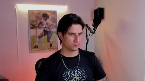 Snapshot of jayalvarrez_ chatting on October 18, 10:58 pm Jay Alvarrez online show from October 18, 10:58 pm