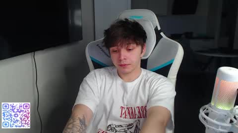 Jayce online show from April 25, 2:58 pm