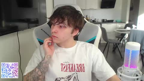 Jayce online show from May 6, 3:51 am