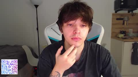 Snapshot of jayce_icestone chatting on October 14, 4:08 am Jayce online show from October 14, 4:08 am