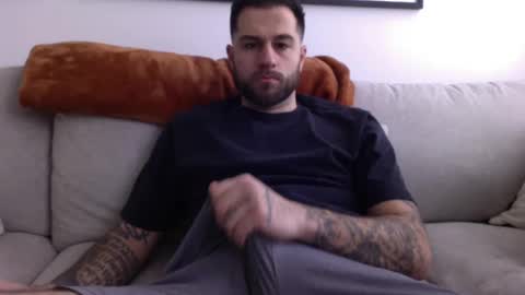 Snapshot of jayg333 chatting on February 19, 3:05 pm jayg333 online show from February 19, 3:05 pm